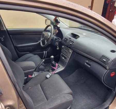 Toyota Avensis cena 7900 przebieg: 330000, rok produkcji 2003 z Radom małe 56